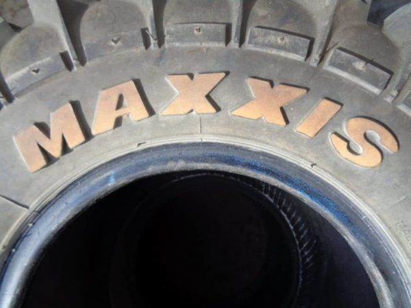 Juego 2 neumaticos Maxxis 20x11-9. Ref. R76 - Imagen 2